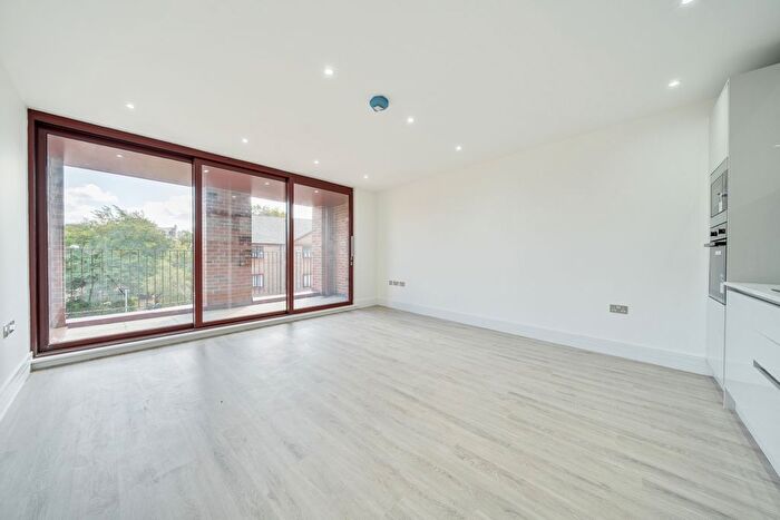 2 Bedroom Flat To Rent In Greenwich High Road, London, SE10