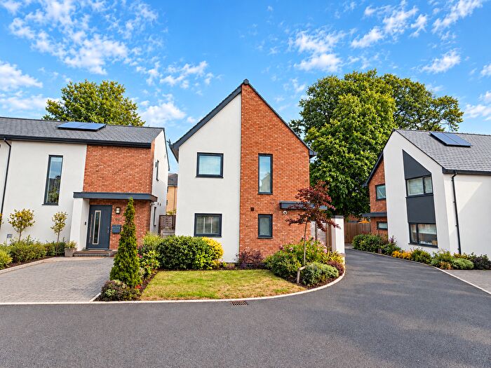 3 Bedroom Detached House For Sale In The Green, Exeter, EX2