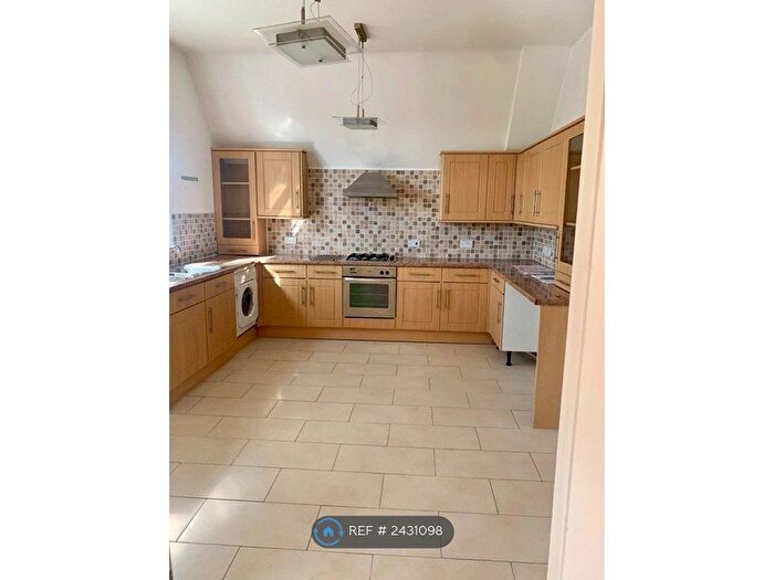 3 Bedroom Flat To Rent In Craneswater Apartments, Southsea, PO4