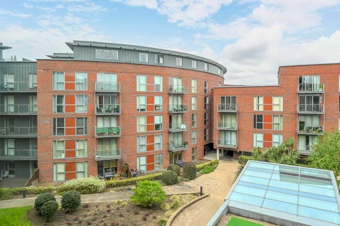 2 Bedroom Flat To Rent In The Heart, Walton-On-Thames, KT12