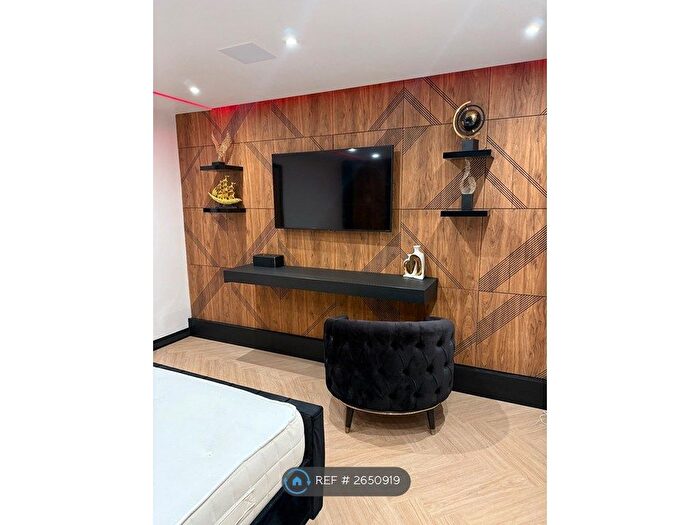 2 Bedroom Flat To Rent In Denning Point, London, E1