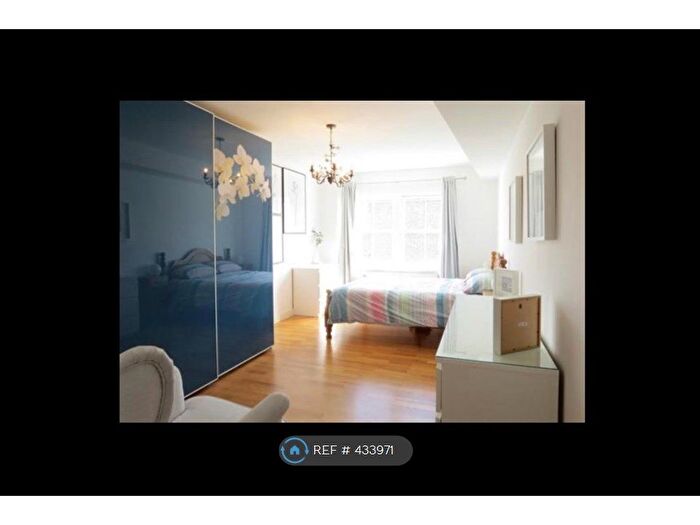 2 Bedroom Flat To Rent In Belvedere Road, Crystal Palace, SE19