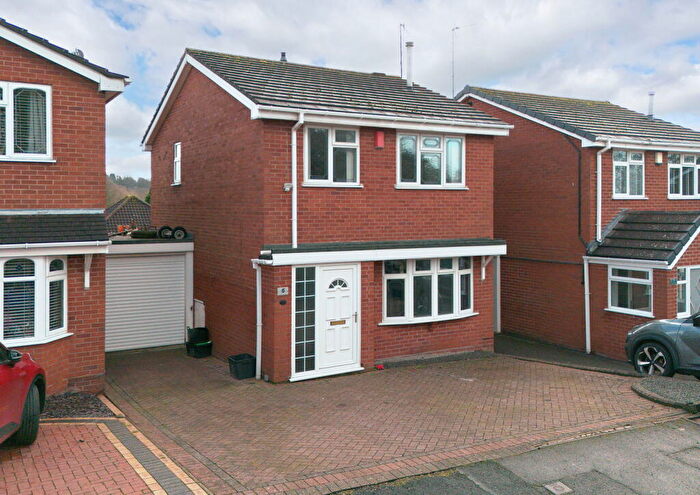 3 Bedroom Detached House For Sale In Windsor Close, Dudley, DY3