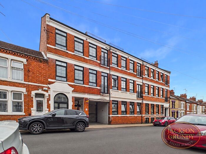 2 Bedroom Flat For Sale In Artizan Road, Abington, NN1