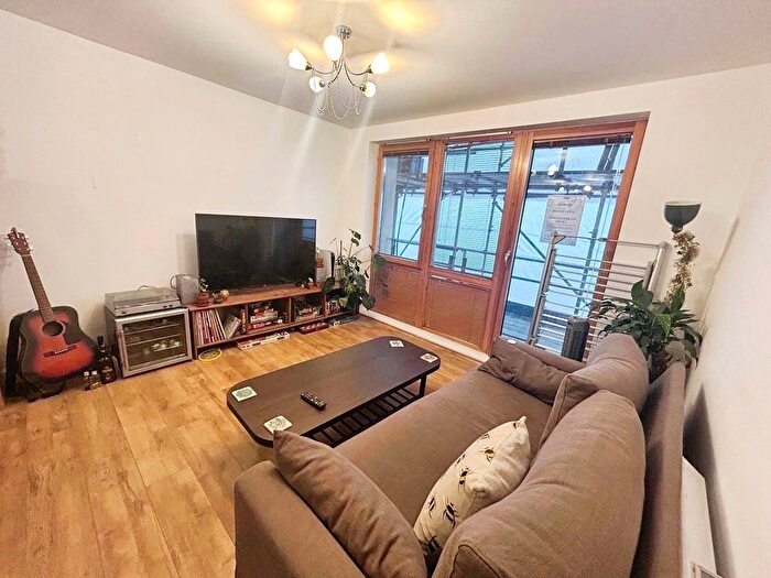 2 Bedroom Flat To Rent In Ratcliffe Court, Bristol, BS2