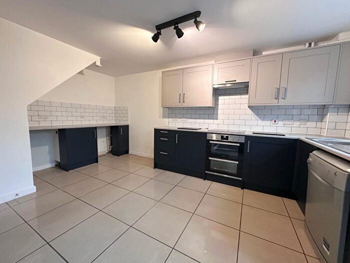 4 Bedroom Semi-Detached House To Rent In Castilla Place, Burton-on-Trent, DE13