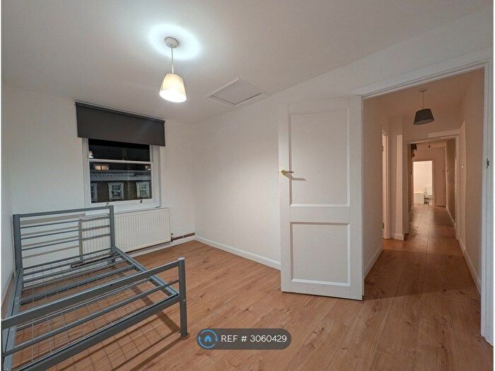 2 Bedroom Flat To Rent In Kingsland Road, London, E8