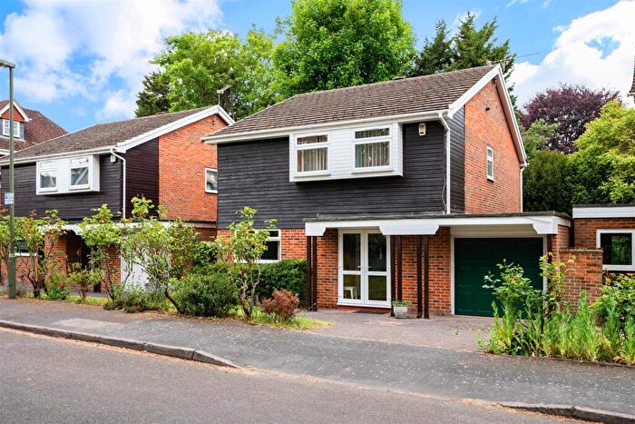 4 Bedroom Detached House For Sale In Chartwell Place, Epsom, KT18