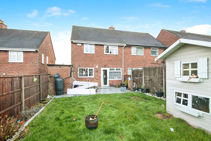 3 Bedroom Semi Detached House For Sale In Field Lane, Birmingham, West Midlands, B32