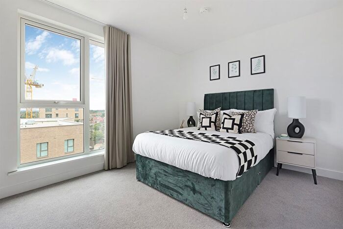 1 Bedroom Flat To Rent In Clovelly Road, Hounslow, TW3