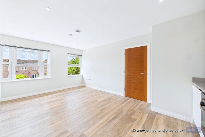 2 Bedroom Flat To Rent In Gogmore Lane, Chertsey, KT16