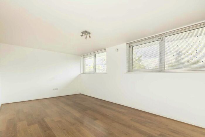 1 Bedroom Flat To Rent In Wagner Mews, Surbiton, KT6