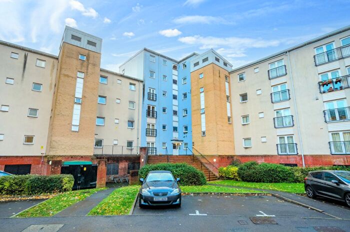 2 Bedroom Flat To Rent In White Star Place, Southampton, Hampshire, SO14
