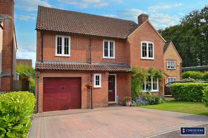 5 Bedroom Detached House For Sale In Barron Place, The Beeches, Basingstoke, RG24