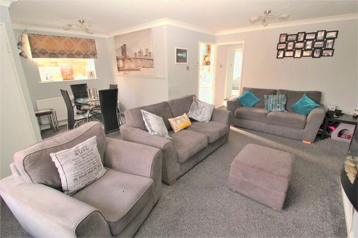 2 Bedroom Bungalow For Sale In Farm Way, Thundersley, Essex, SS7