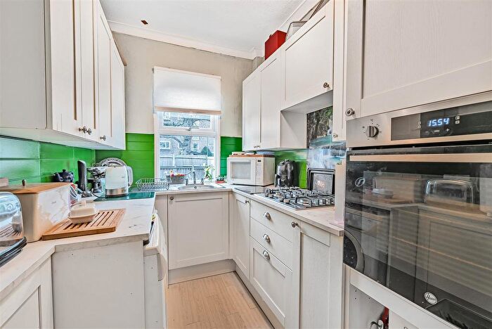 2 Bedroom Flat For Sale In Stanley Road, Carshalton, SM5