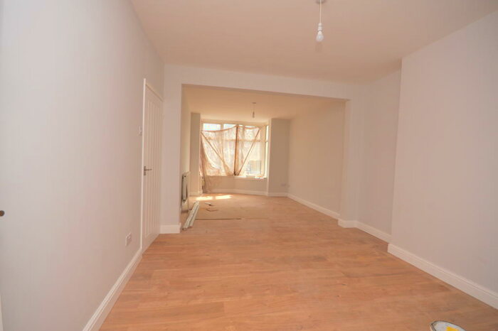 3 Bedroom House To Rent In Ealing Terrace, Rushden, NN10