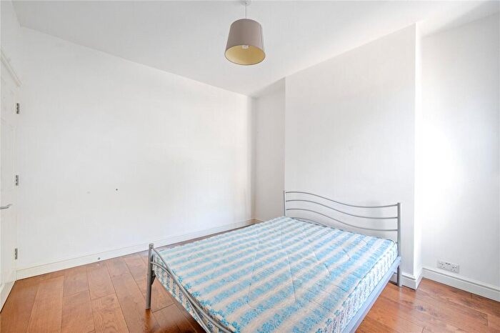 2 Bedroom Apartment For Sale In Warren Road, London, E10