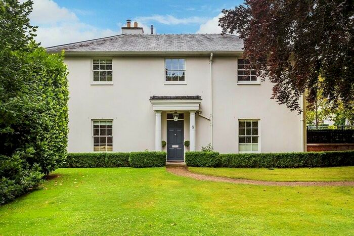 2 Bedroom Semi-Detached House To Rent In Westhumble, RH5