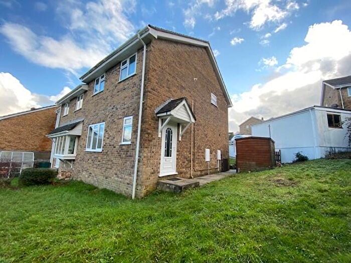 3 Bedroom End Of Terrace House To Rent In Manor View, Par, PL24