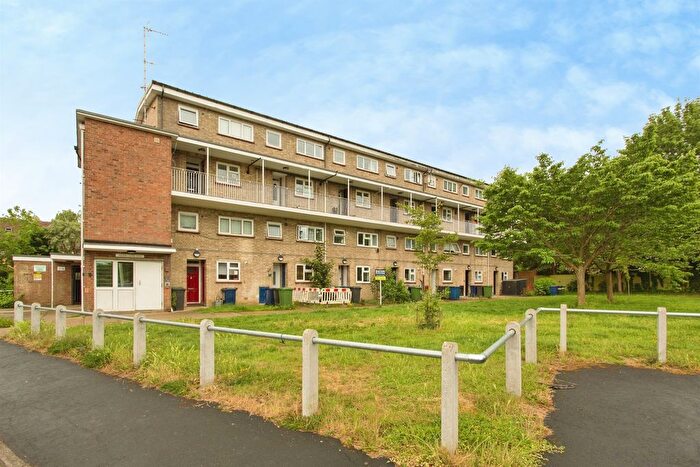 2 Bedroom Maisonette For Sale In Wilson Close, Cambridge, CB4