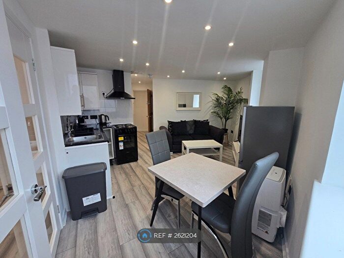 1 Bedroom Flat To Rent In Creative House, London, SW8