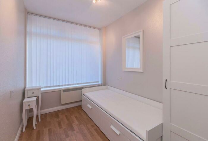 Studio To Rent In Milton Street, Abbeyhill, EH8