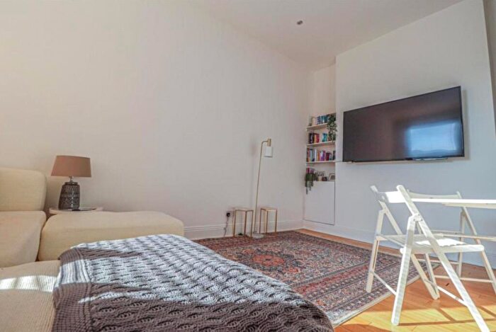 1 Bedroom Flat To Rent In Clarence Parade, Southsea, Hampshire, PO5