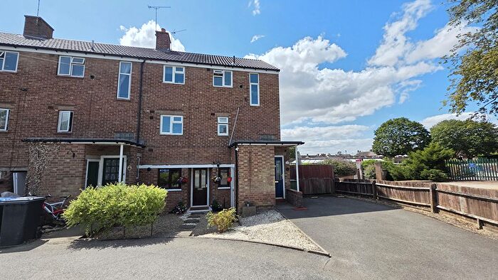 2 Bedroom Flat For Sale In Tomwell Close, Southam, CV47