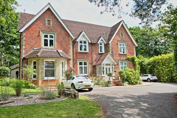 Studio To Rent In Jackmans Lane, St. Johns, Woking, GU21