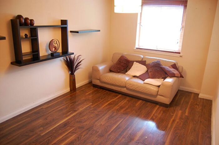 1 Bedroom Flat To Rent In Windsor Crescent, Clydebank, G81