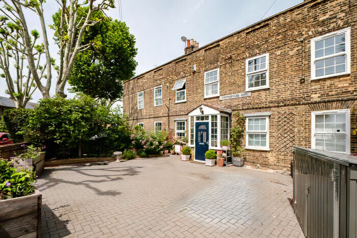 3 Bedroom Terraced House For Sale In Thermopylae Gate, London, E14