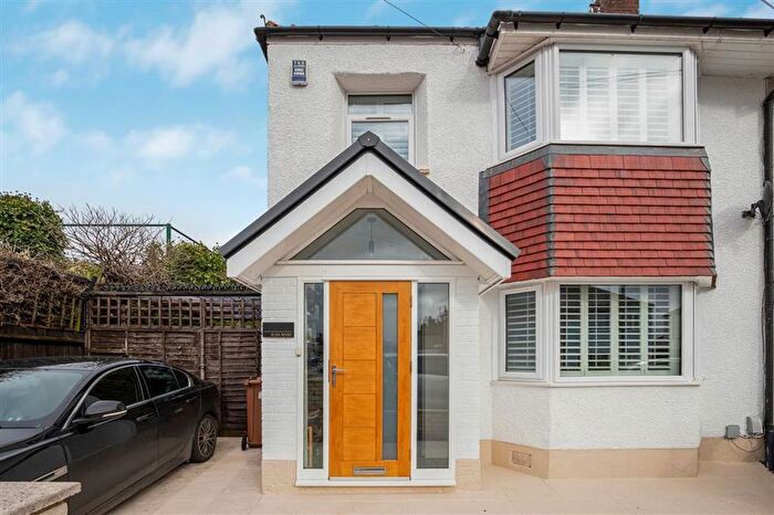 3 Bedroom Semi Detached House For Sale In Elsa Road, Welling, DA16