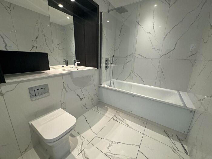 2 Bedroom Apartment To Rent In East Timber Yard, B5