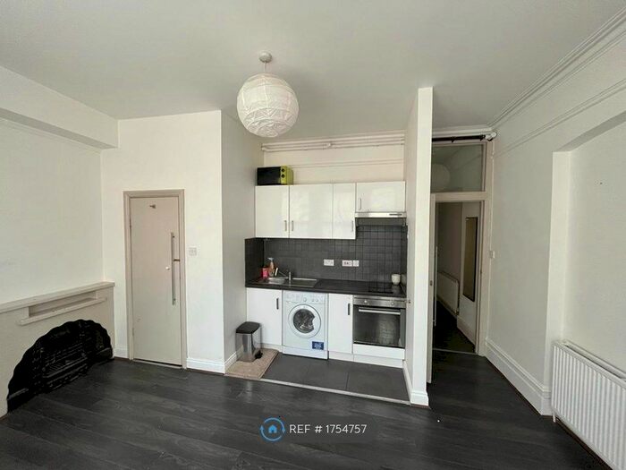 1 Bedroom Flat To Rent In Hillfield Park Mews, London, N10