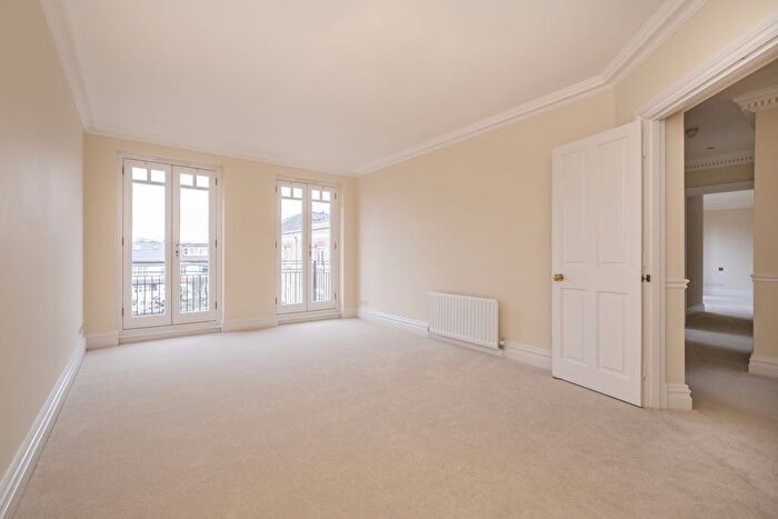 2 Bedroom Flat To Rent In Clevedon Road, Twickenham, TW1