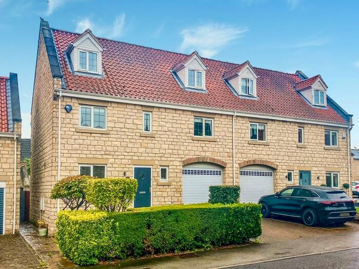 4 Bedroom Town House For Sale In Fir Tree Court, Barkston Ash, Tadcaster, LS24