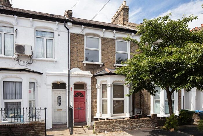 2 Bedroom Flat For Sale In Kincaid Road, Peckham, SE15