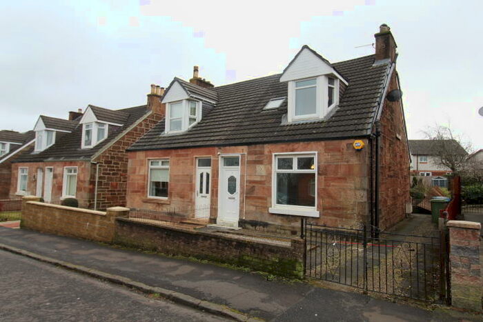 3 Bedroom Semi-Detached House To Rent In Hutchinson Place, Cambuslang, G72