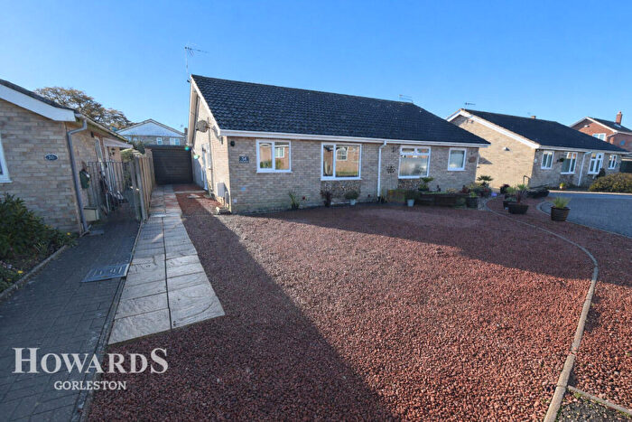 2 Bedroom Semi-Detached Bungalow For Sale In Silver Gardens, Belton, NR31