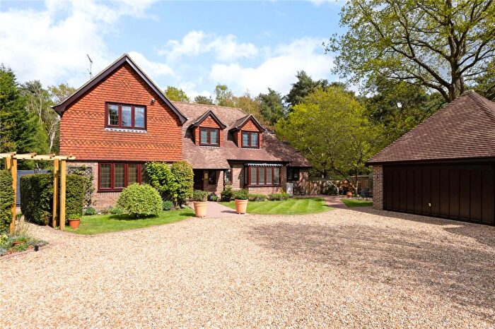 4 Bedroom Detached House For Sale In Kiln Ride, Finchampstead, Wokingham, RG40