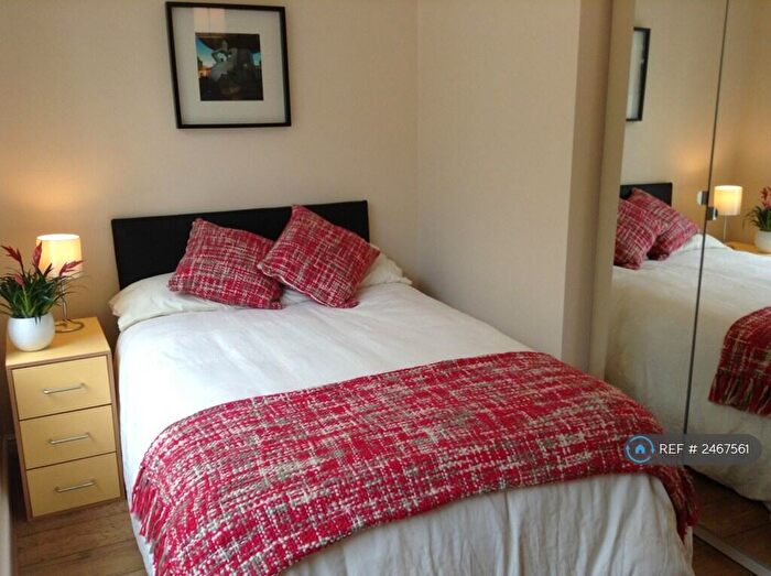 3 Bedroom Flat To Rent In De La Pole Avenue, Hull, HU3