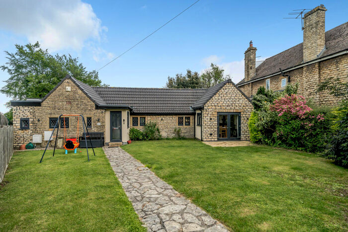 4 Bedroom Bungalow To Rent In Southstoke Road, BA2