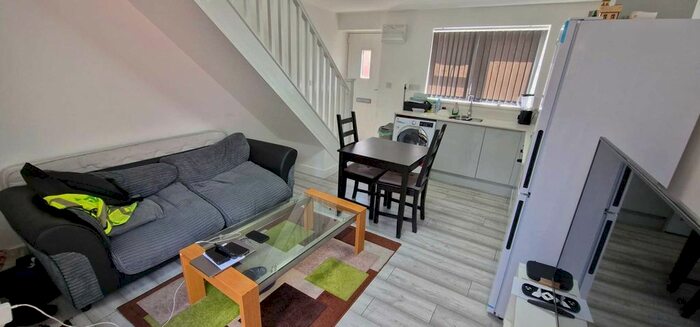 1 Bedroom Semi-Detached House To Rent In Broadway, Cardiff, CF24