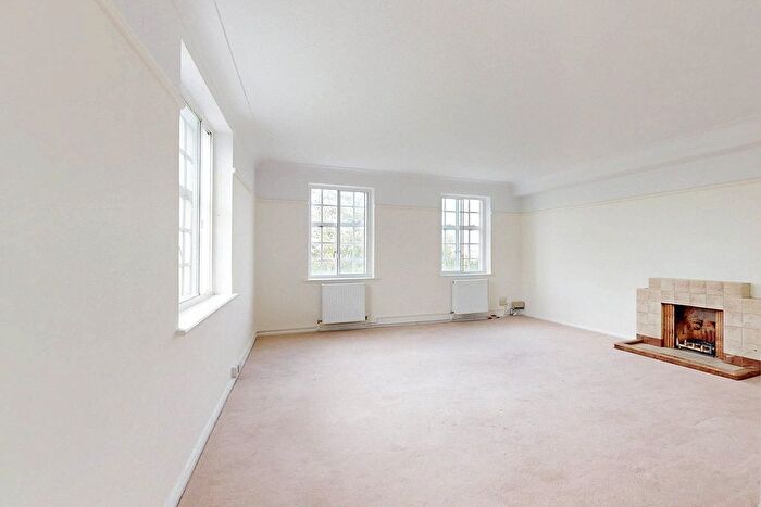 1 Bedroom Flat For Sale In Ormonde Terrace, St John's Wood, London, NW8