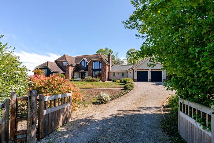 4 Bedroom Detached House For Sale In Kestrel Court, Needingworth, PE27