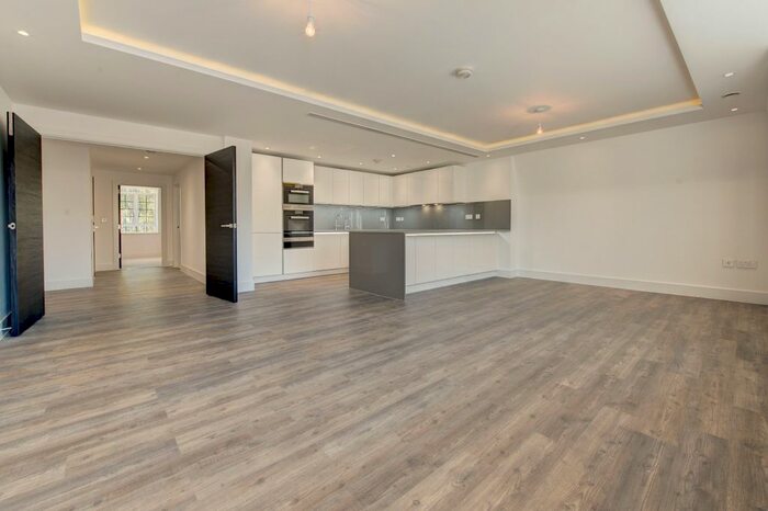 3 Bedroom Flat To Rent In Flat, , Chandos Way, London, London, NW11