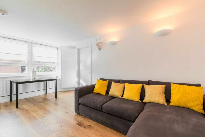 2 Bedroom Flat To Rent In Upper Dartrey Walk, Chelsea, London, SW10