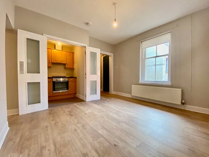 1 Bedroom Flat To Rent In Patriothall, Stockbridge, Edinburgh, EH3