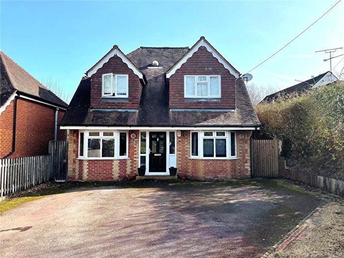 4 Bedroom Detached House For Sale In Thorn Road, Wrecclesham, GU10
